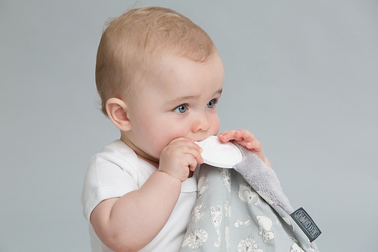 La importancia de la exploración con la boca en bebés - Escuela infantil Solecitos